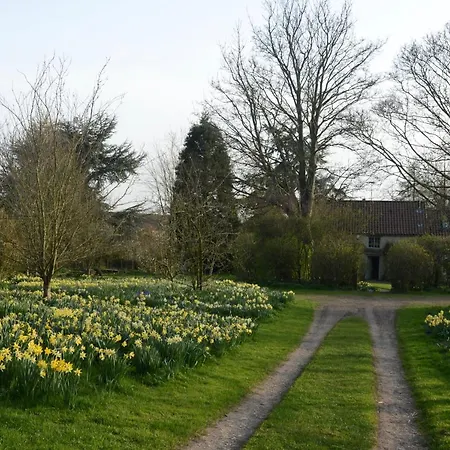 Сasa de vacaciones The Coach House At Noelles *