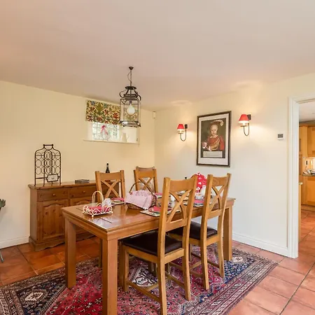 Сasa de vacaciones The Coach House At Noelles